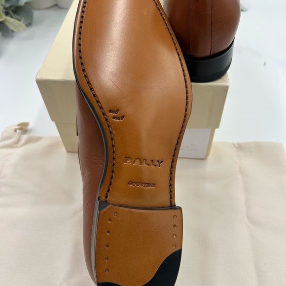 Men\'s Bally scribe  grain Leather loafers size 9, made in Italy main image 8